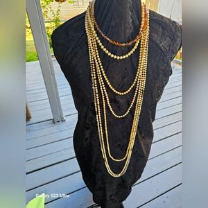 Jewerly lot!!! Pearl Necklaces all vintage.  7 Necklaces